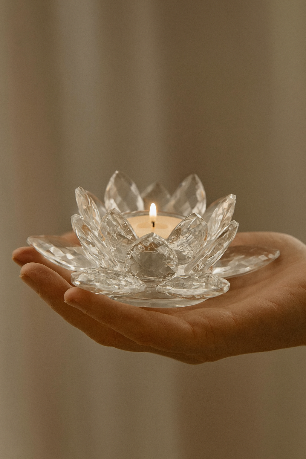 Lotus candlestick made of crystal glass - Lumen