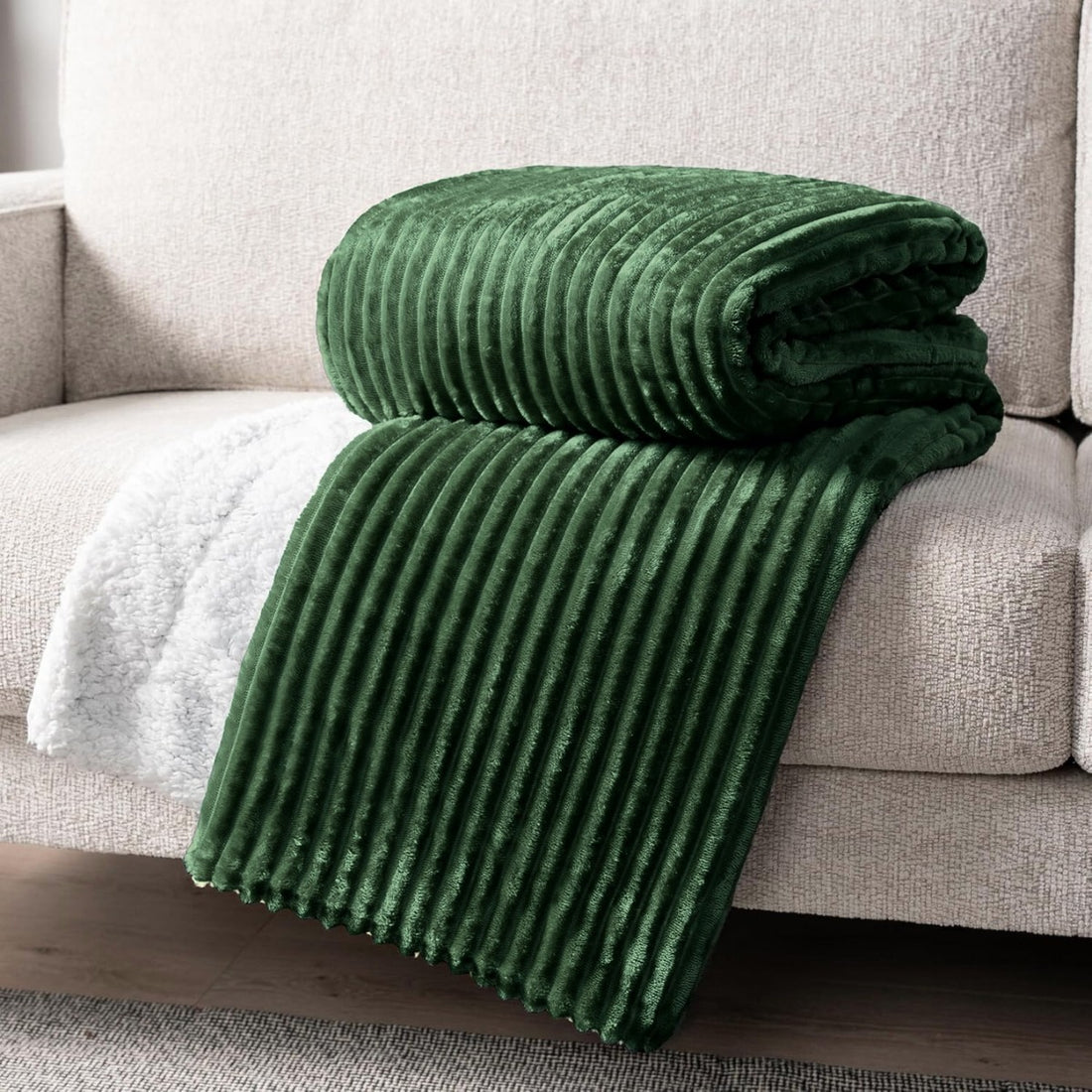 RoyalSoft microplush blanket with lamb - olive 150x200 cm