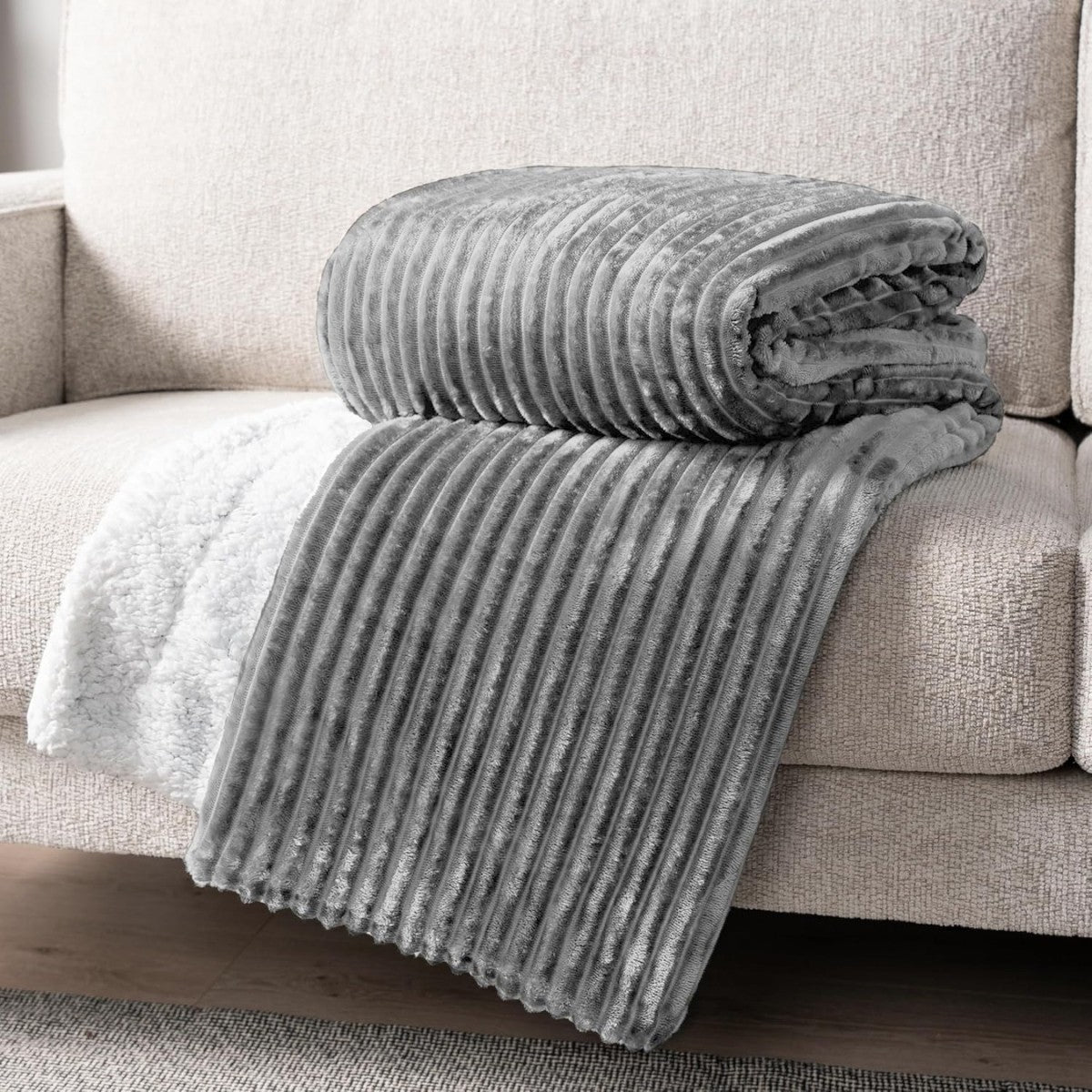 RoyalSoft microplush blanket with lamb - light gray 150x200 cm