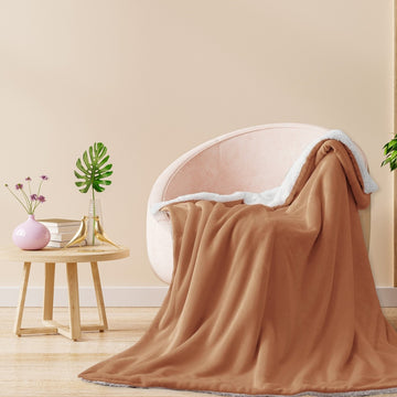 RoyalSoft microplush blanket with lamb - mustard 150x200 cm
