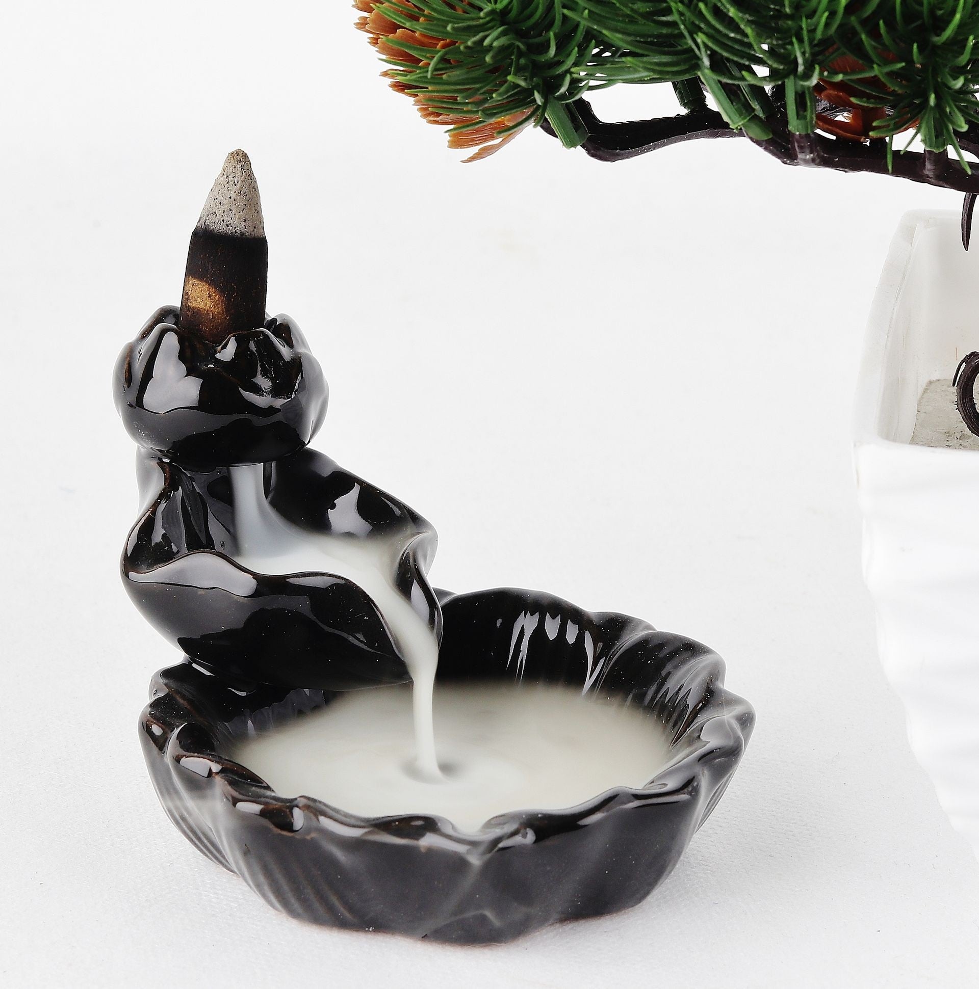 Incense cone stand - Flowing smoke - Ornamental pond